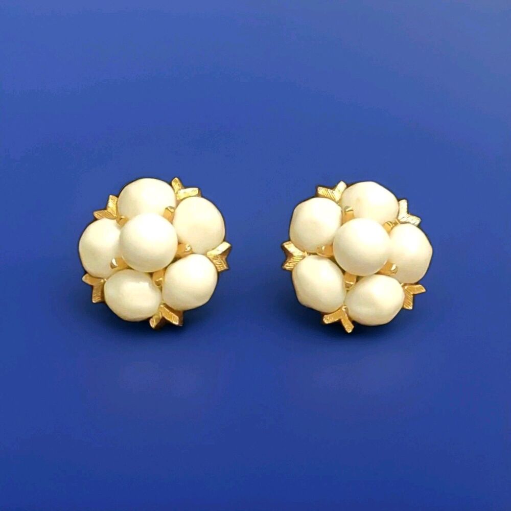 Vintage Milk Glass Clip On Earrings .85 Inch Diameter Gold Tone
